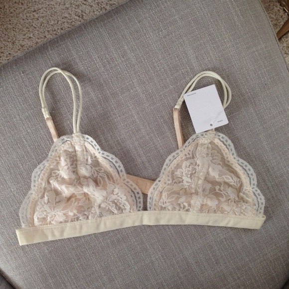 nwt uo cream delicate lace bralette - Picture 2 of 6